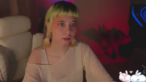 MylaFlores online show from December 22, 8:05 am