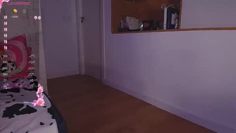 Snapshot of mynameisnikki_ chatting on September 28, 5:58 am mynameisnikki_ online show from September 28, 5:58 am