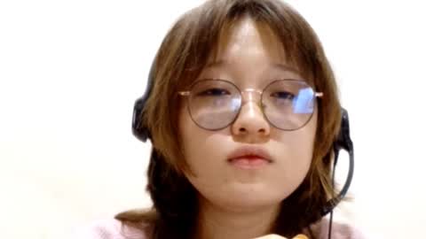 Chloe online show from October 18, 5:15 pm