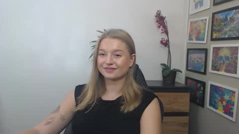 Snapshot of mysteryericax chatting on September 16, 8:22 am Erica online show from September 16, 8:22 am