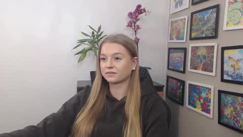 Snapshot of mysteryericax chatting on February 24, 2:47 pm Erica online show from February 24, 2:47 pm