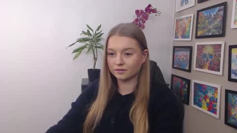 Snapshot of mysteryericax chatting on January 29, 9:33 am Erica online show from January 29, 9:33 am