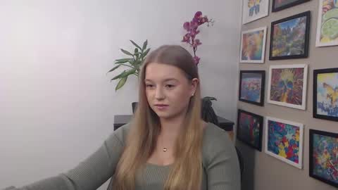 Snapshot of mysteryericax chatting on February 20, 7:45 am Erica online show from February 20, 7:45 am