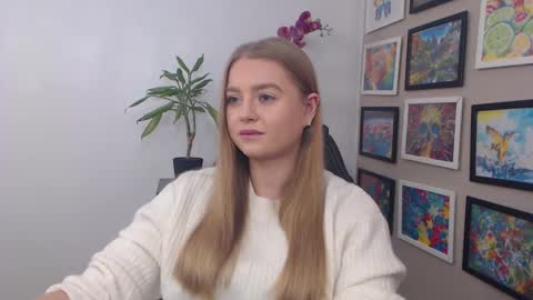 Snapshot of mysteryericax chatting on December 18, 9:04 am Erica online show from December 18, 9:04 am