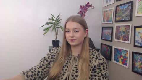 Snapshot of mysteryericax chatting on February 6, 7:35 am Erica online show from February 6, 7:35 am