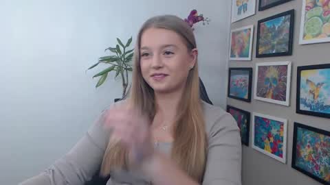 Snapshot of mysteryericax chatting on December 13, 9:15 am Erica online show from December 13, 9:15 am