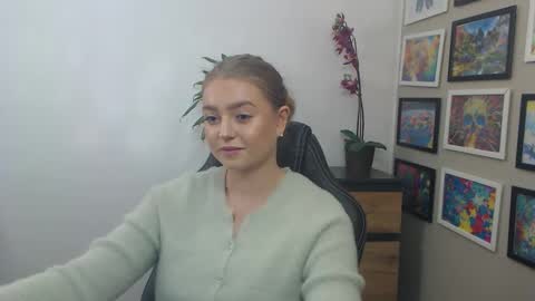 Snapshot of mysteryericax chatting on October 13, 8:06 am Erica online show from October 13, 8:06 am