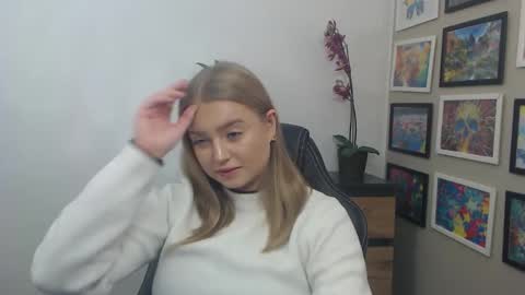 Snapshot of mysteryericax chatting on October 9, 7:34 am Erica online show from October 9, 7:34 am