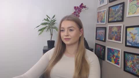 Snapshot of mysteryericax chatting on January 24, 1:03 pm Erica online show from January 24, 1:03 pm