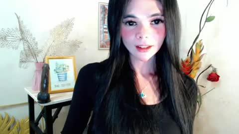 Krestine Mae online show from July 27, 2:25 pm