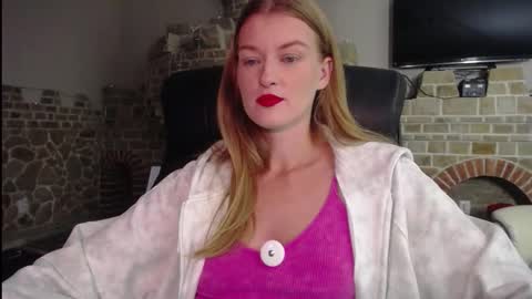 Snapshot of mysticvenus_ chatting on September 18, 4:27 pm mysticvenus_ online show from September 18, 4:27 pm