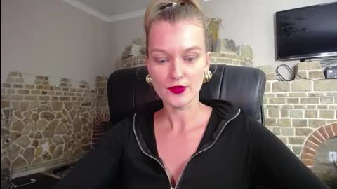 Snapshot of mysticvenus_ chatting on September 24, 4:06 pm mysticvenus_ online show from September 24, 4:06 pm