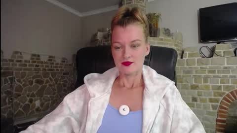 Snapshot of mysticvenus_ chatting on September 19, 4:28 pm mysticvenus_ online show from September 19, 4:28 pm