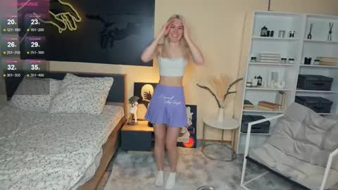 Snapshot of myviolet_rush chatting on September 27, 7:32 pm Olivia or just olive online show from September 27, 7:32 pm