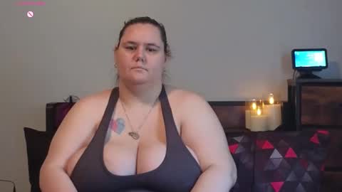 Snapshot of mzjuicybootay2169 chatting on September 15, 7:10 pm Mzjuicybootay online show from September 15, 7:10 pm