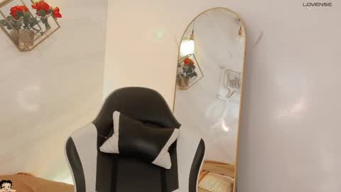 naamah_b online show from April 20, 2:31 pm