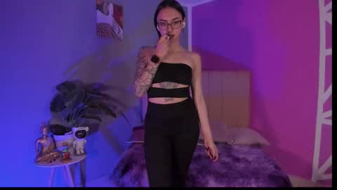 anny online show from December 18, 10:25 pm