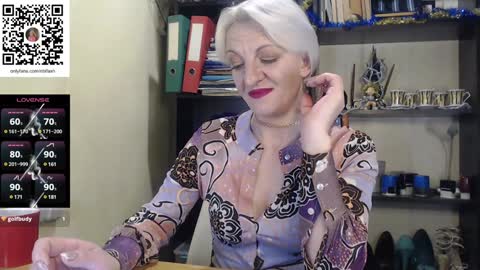 Snapshot of nadin_slut chatting on December 22, 3:55 pm Nadin online show from December 22, 3:55 pm