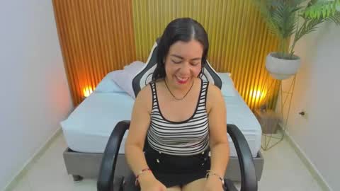 Snapshot of nahia_13 chatting on February 20, 12:47 pm N A H I A online show from February 20, 12:47 pm