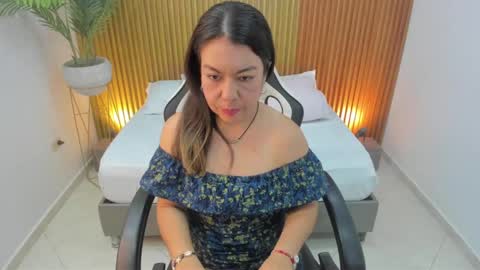 Snapshot of nahia_13 chatting on February 12, 12:01 pm N A H I A online show from February 12, 12:01 pm