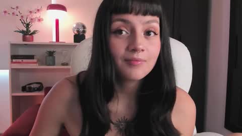 Nahia INDEPENDENT MODEL P online show from January 15, 7:20 pm