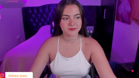 Snapshot of nahiara_evans_ chatting on February 2, 11:00 pm NAHIARA EVANS online show from February 2, 11:00 pm
