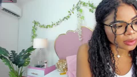 Snapshot of nahiarareina chatting on September 17, 4:05 pm NahiaraReina online show from September 17, 4:05 pm