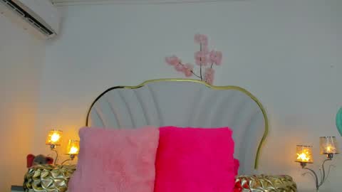 Snapshot of nahiarareina chatting on February 9, 1:25 pm NahiaraReina online show from February 9, 1:25 pm
