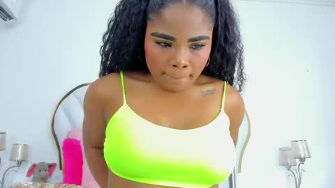 Snapshot of nahiarareina chatting on February 23, 1:13 pm NahiaraReina online show from February 23, 1:13 pm