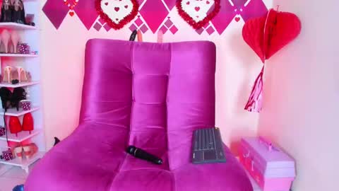 Snapshot of nahlaghaada chatting on February 25, 1:30 am Nahla online show from February 25, 1:30 am