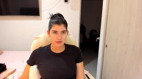 independent model online show from November 19, 10:43 pm