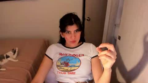 independent model online show from July 7, 6:47 am