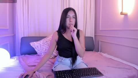 Snapshot of nahomi_key_ chatting on September 8, 8:19 pm Nahomi online show from September 8, 8:19 pm
