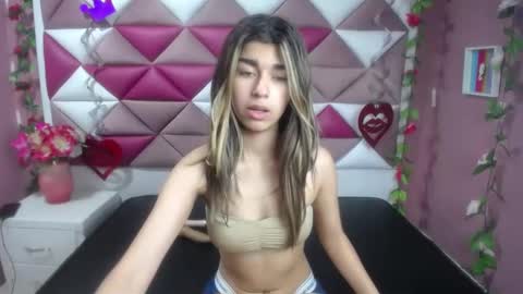 NahomiConnorr online show from December 30, 1:36 pm