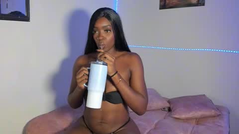 Nahomy  online show from March 2, 10:37 pm