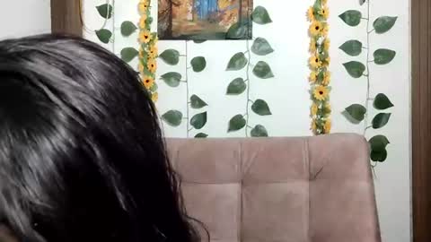 Nahomy  online show from June 29, 11:59 pm
