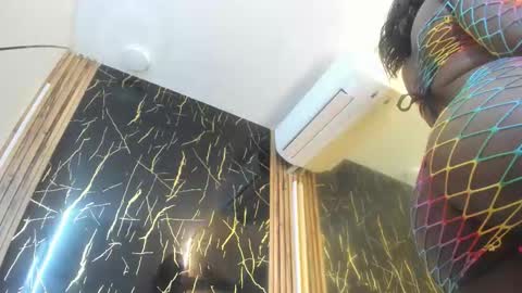 Snapshot of nahomy_smith23_aws chatting on October 7, 10:25 pm nahomy_smith23_aws online show from October 7, 10:25 pm
