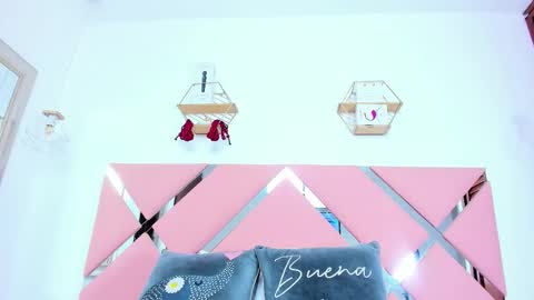 Nahomy online show from November 18, 10:22 pm