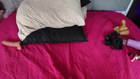 Naia online show from October 30, 8:10 pm