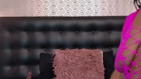 naiaramasson_ online show from July 15, 12:21 pm