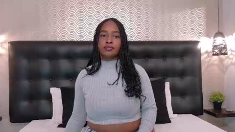 naiaramasson_ online show from July 23, 12:13 pm