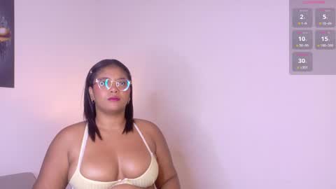 nairagold_ online show from April 14, 1:16 am