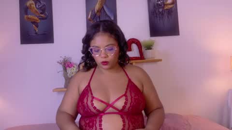 nairagold_ online show from June 6, 1:12 am