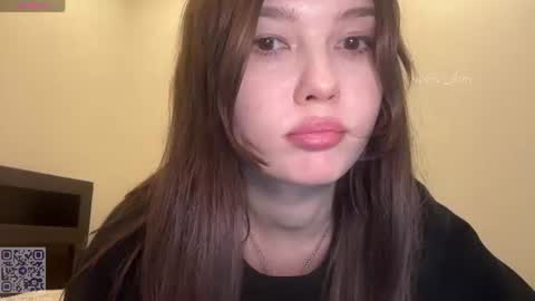 Mia online show from July 23, 5:10 pm