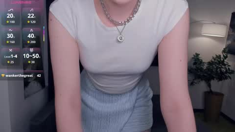 Snapshot of nakishacroshaw chatting on October 18, 11:57 am Kate online show from October 18, 11:57 am