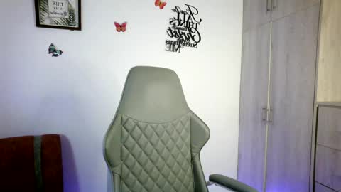 N A L A  NEW instagram nala jordan08 online show from April 15, 2:28 pm