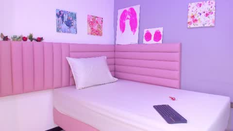 nala_rose_ online show from June 26, 8:32 pm