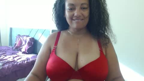 Snapshot of nala_thickk chatting on December 13, 3:54 pm Nala Thickk online show from December 13, 3:54 pm