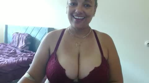 Snapshot of nala_thickk chatting on December 16, 3:43 pm Nala Thickk online show from December 16, 3:43 pm