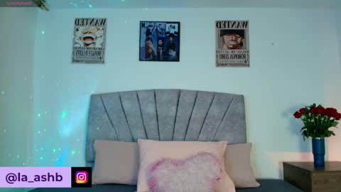 NamiThompson online show from April 26, 9:56 pm